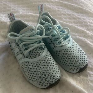 Size 7 toddler adidas sneakers